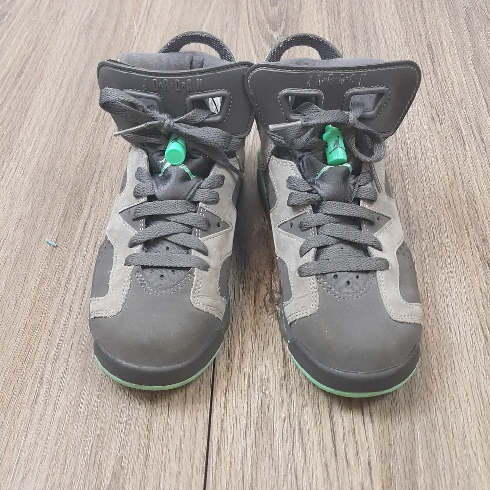 Nike Air Jordans Grey and Mint sz‎ 4 Y